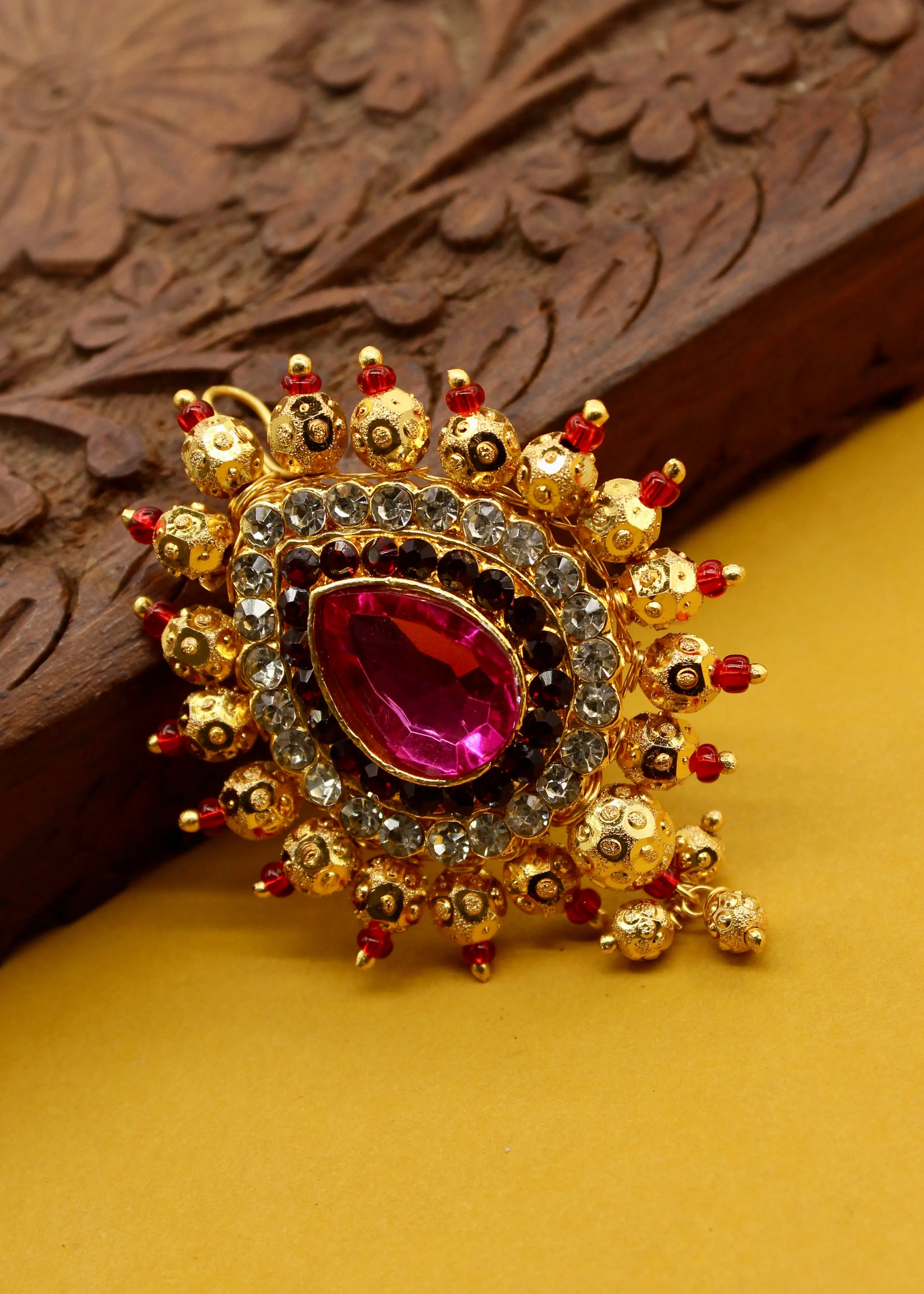 BEAUTEOUS SAREE BROOCH