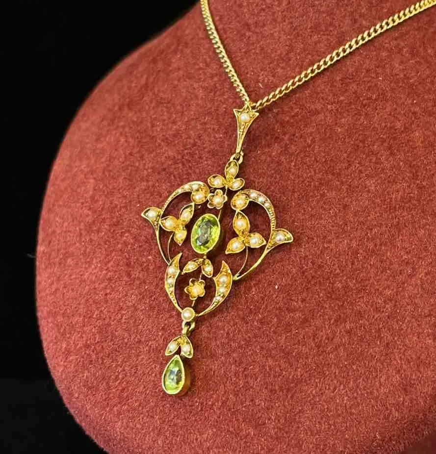 Edwardian 15ct Peridot & Pearl Pendant