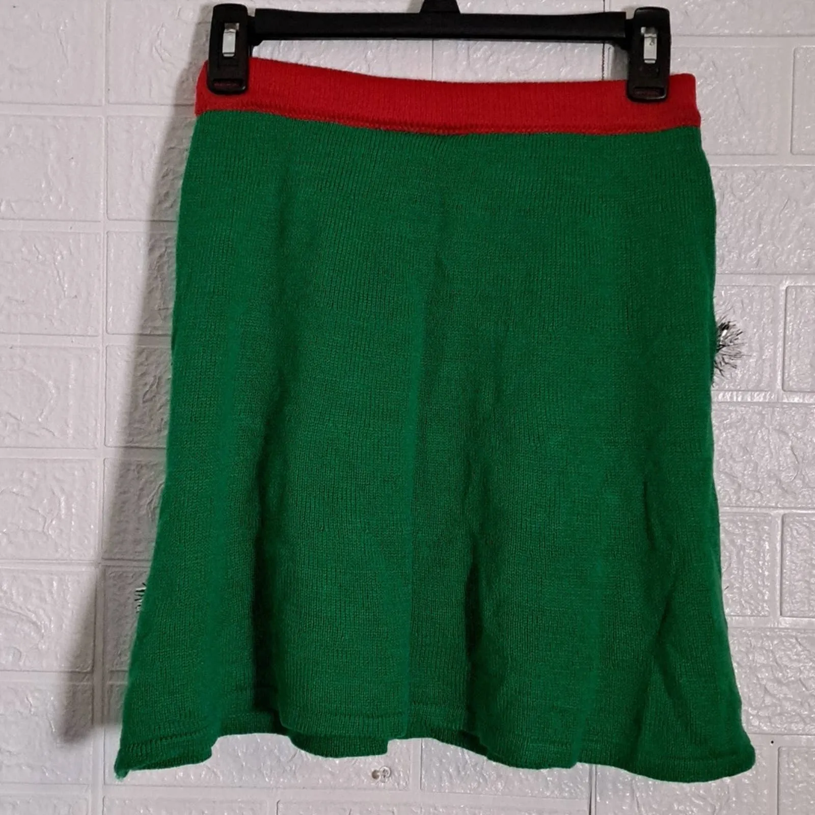 New Planet Gold Juniors' Holiday Tree Knit Mini Skirt Small